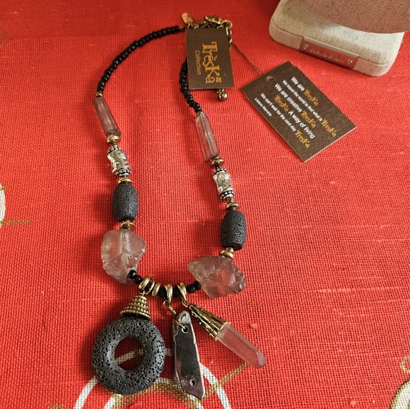 Treska Fashion Necklace And Earrings - Picture 5 of 9